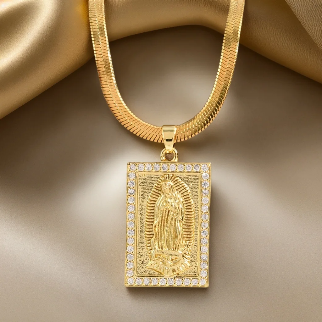 1 elegante collar cuadrado con colgante de Madonna