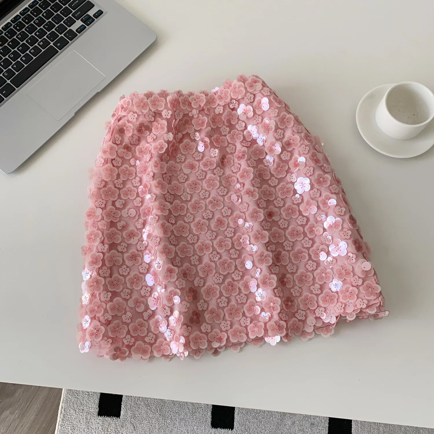 التنانير النسائية تنورة الصلبة الترتر الأزهار حبة التطريز Bodycon طول صغير الإمبراطورية الخصر سليم صالح ملابس الشارع الشهير غير رسمية 2025 الخريف #2