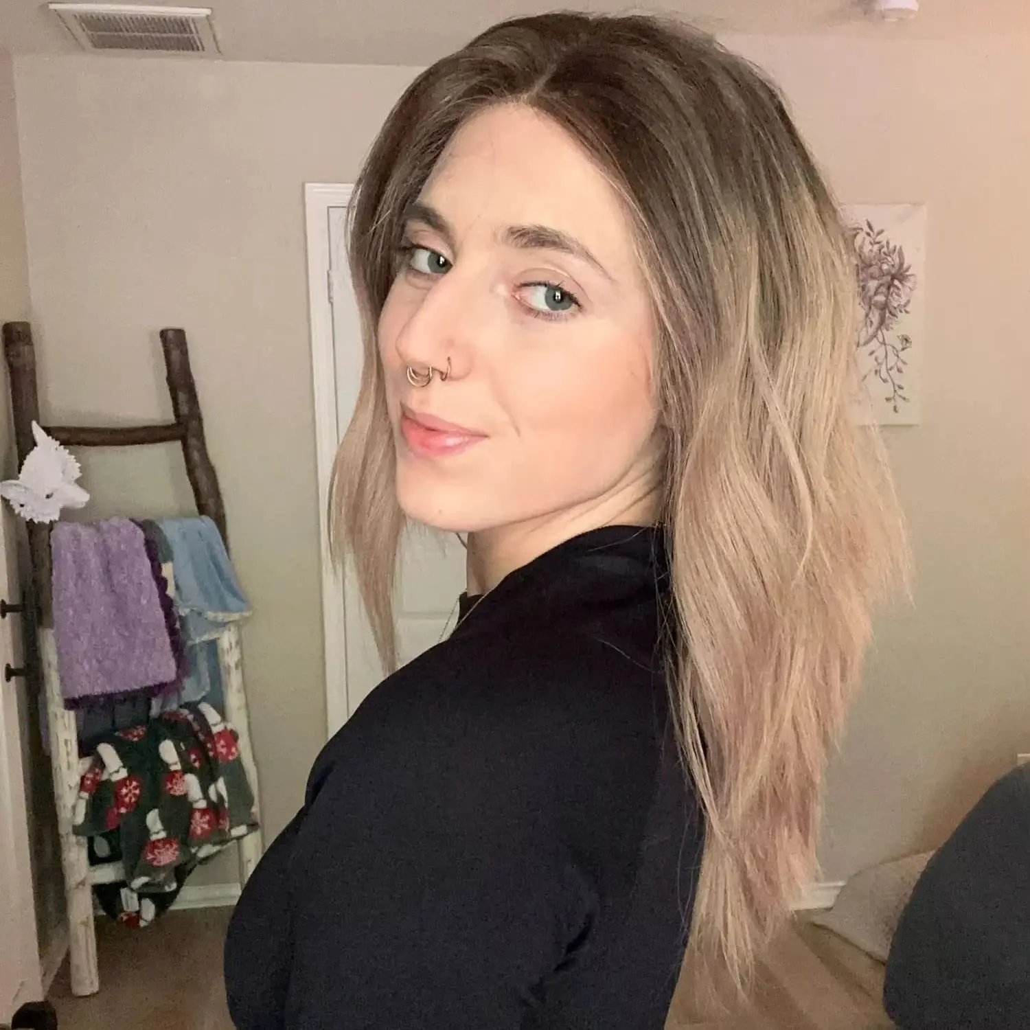 Easy To Wear Ombre Blonde Wave 13*4 HD Invisible Lace Frontal Synthetic Wig High Quality Wig Natural Preplucked Hairline 20 Inch