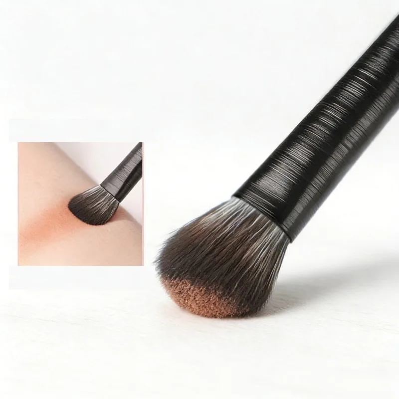 مجموعة أقلام تحديد العيون المقاومة للتلطيخ مع فرش دقيقة للعين وأدوات تطبيق ظلال العيون ذات الشعيرات الناعمة ومسحات قطنية للمكياج