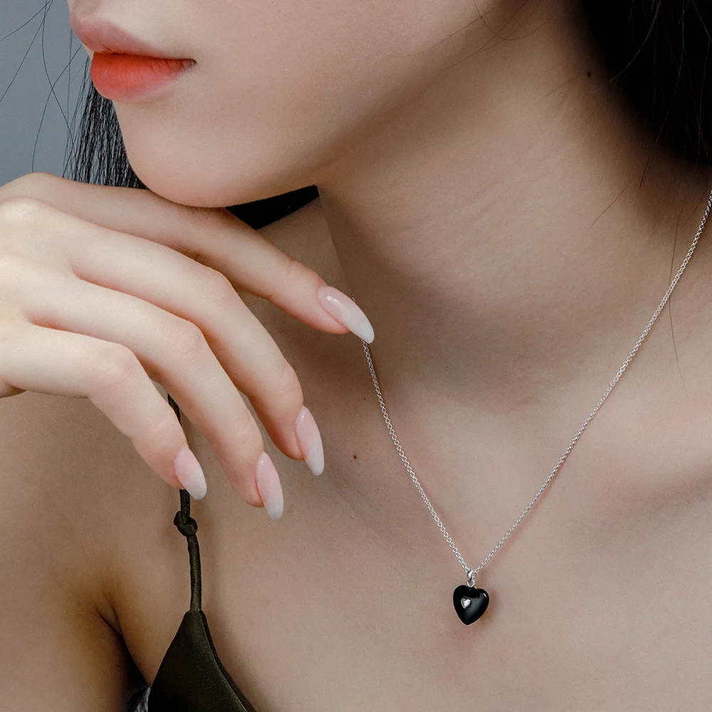 S925 Sterling Silver Necklace Small Fragrant Black Peach Heart Cool and Versatile Collar Chain Simple and Fashionable