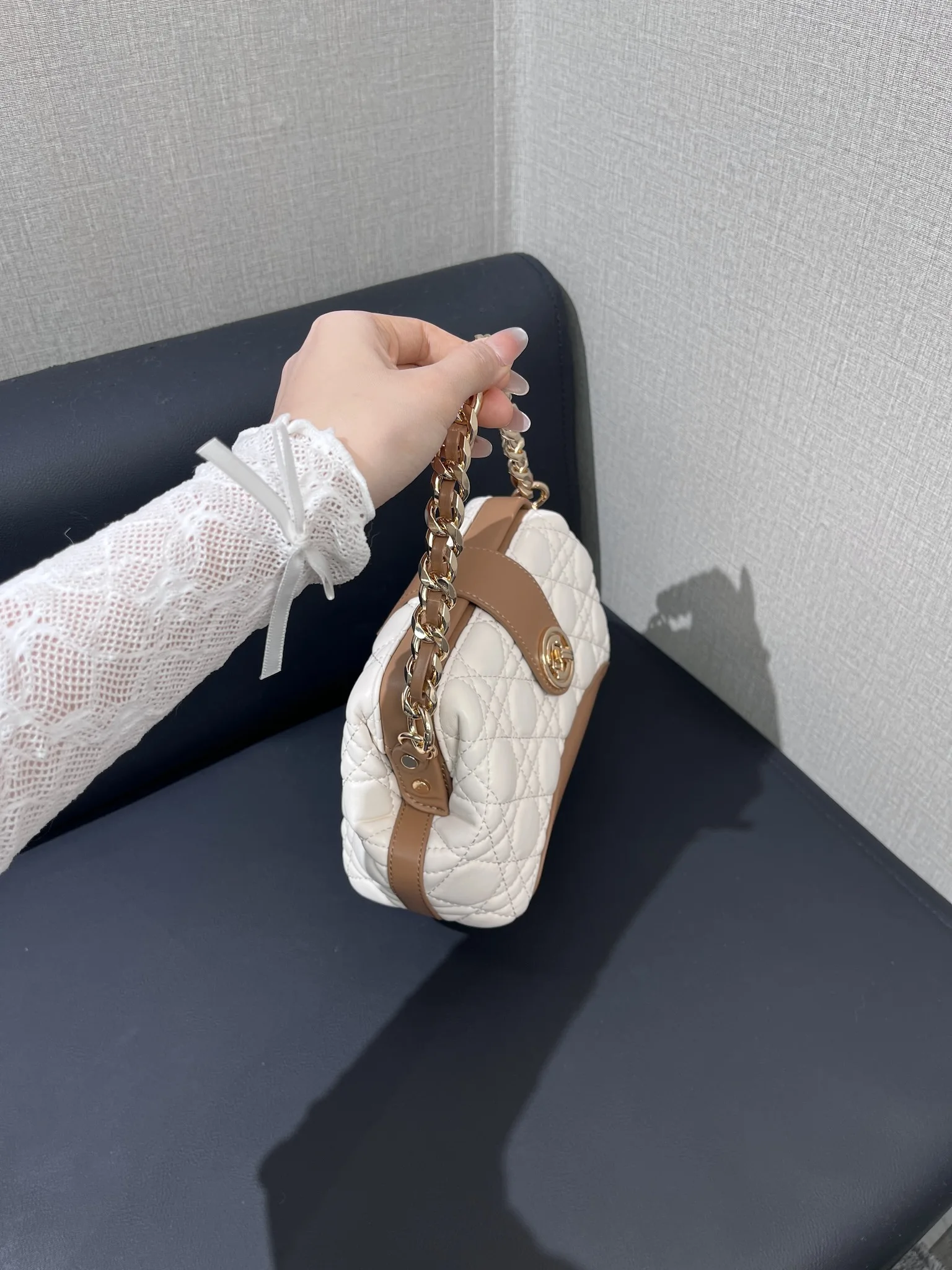 amiciyah-women's-crossbody-handbag-embroidered-leather-commuter-friendly-satchel-sweet-lady-style-spring-2026-fashion