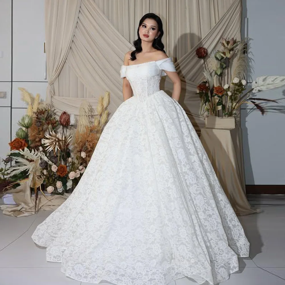 Maßgeschneidertes Vintage-Spitzen-Ballkleid Hochzeitskleid für die Braut Schulterfreies Puffiges Brautkleid Ärmellos Arabisch Dubai Vestidos