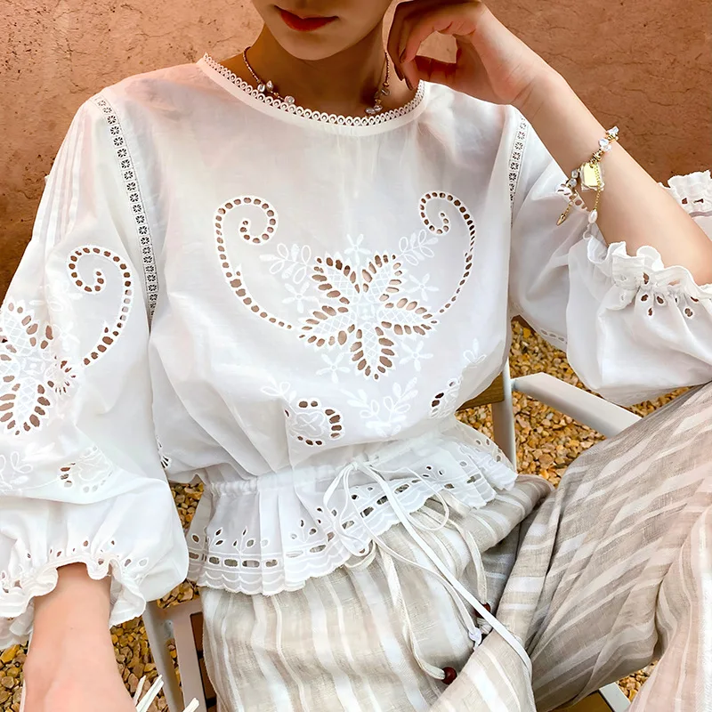 

Французская шикарная винтажная блузка с цветочной вышивкой, женская, белая, 100% хлопок, весна-лето, с вырезами, сексуальная, для отпуска, уличный стиль, топ