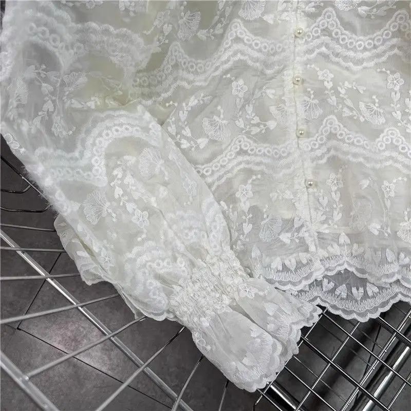 Lente Lolita Zoete Ruches Bladerdeeg Mouw Blouse Vintage Parel Kralen Kantoor Dame Tops 663P Franse Elegante Kant Geborduurd Shirt