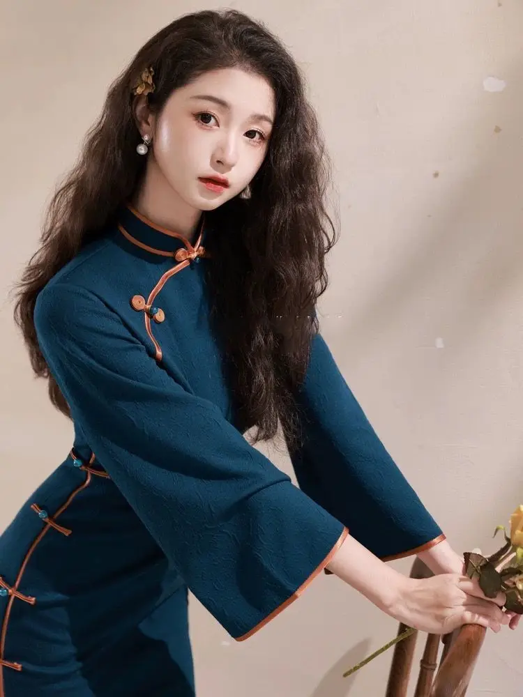 

Винтажное жаккардовое платье Cheongsam с длинными рукавами и пряжкой, новый стиль, тонкое однотонное платье с воротником-стойкой в китайском стиле, простое современное платье Qipao