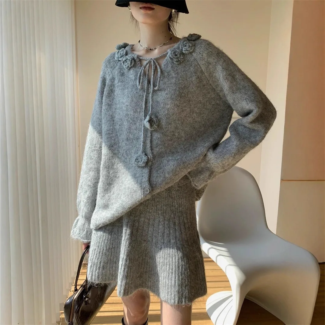 2025 Autunno/Inverno Nuovo Stile 3D Floreale Morbido Girocollo Maglione Cardigan A-line Minigonna Lavorata a Maglia Set per Le Donne