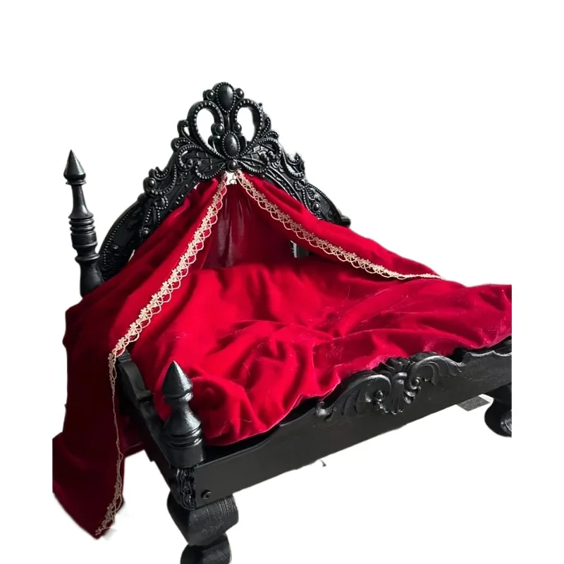 Black Gothic cat litter, pet bed