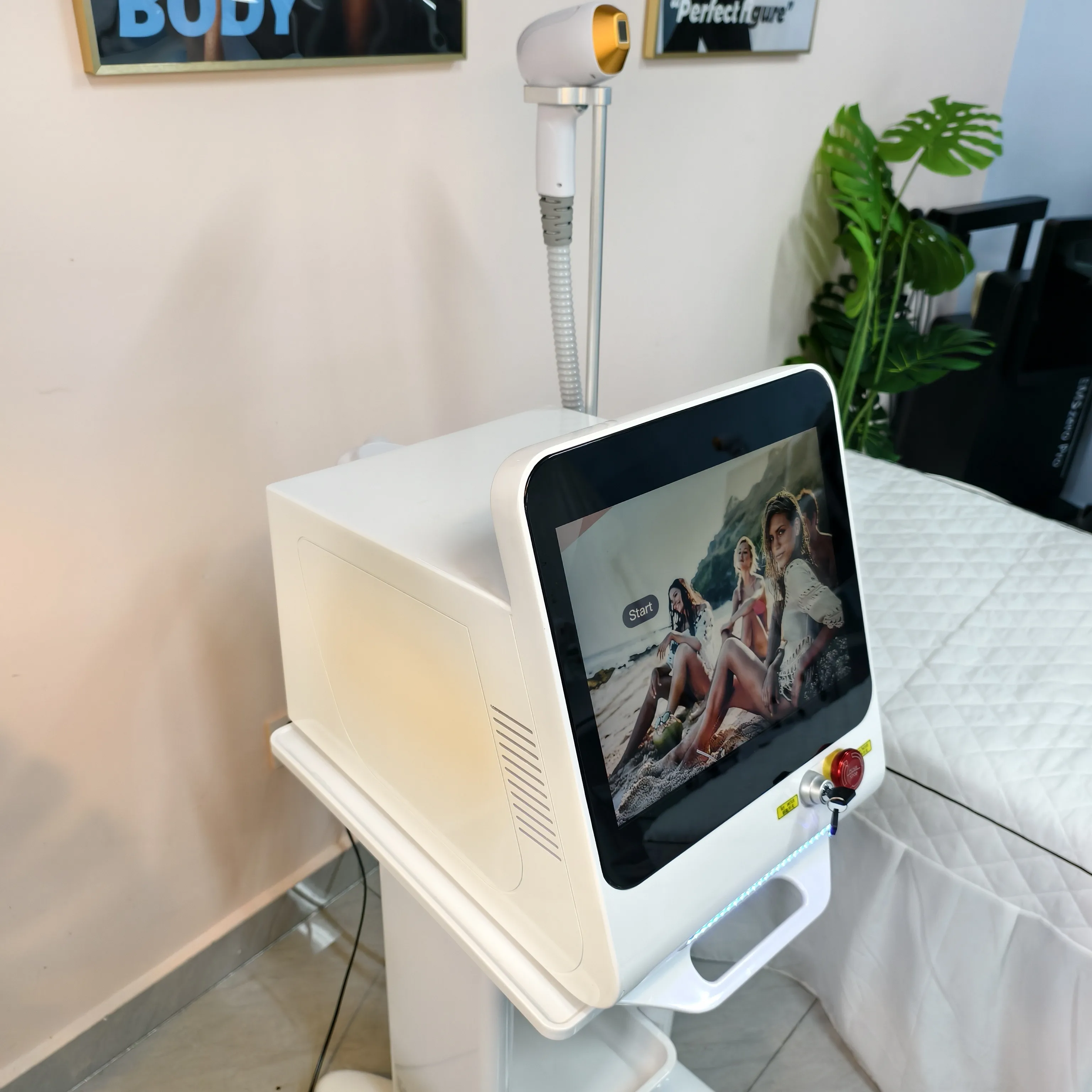 آلة إزالة الشعر بالليزر ديود آلة إزالة الشعر بالليزر الدائم غير مؤلم ثلاثي ديود 755 1064 808nm المهنية 4000 واط لصالون