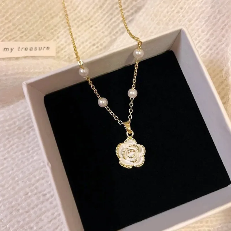 Sweet Pearl Camellia Pendant Necklace for Women New Fashion Trend Elegant Temperament Ladies Wedding Party Jewelry Birthday Gift