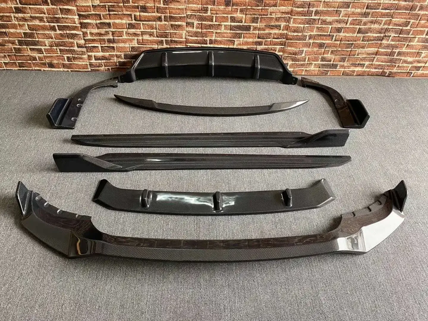 High quality X5 G05 carbon fiber  front lip rear diffuser side skirts spoiler body kit