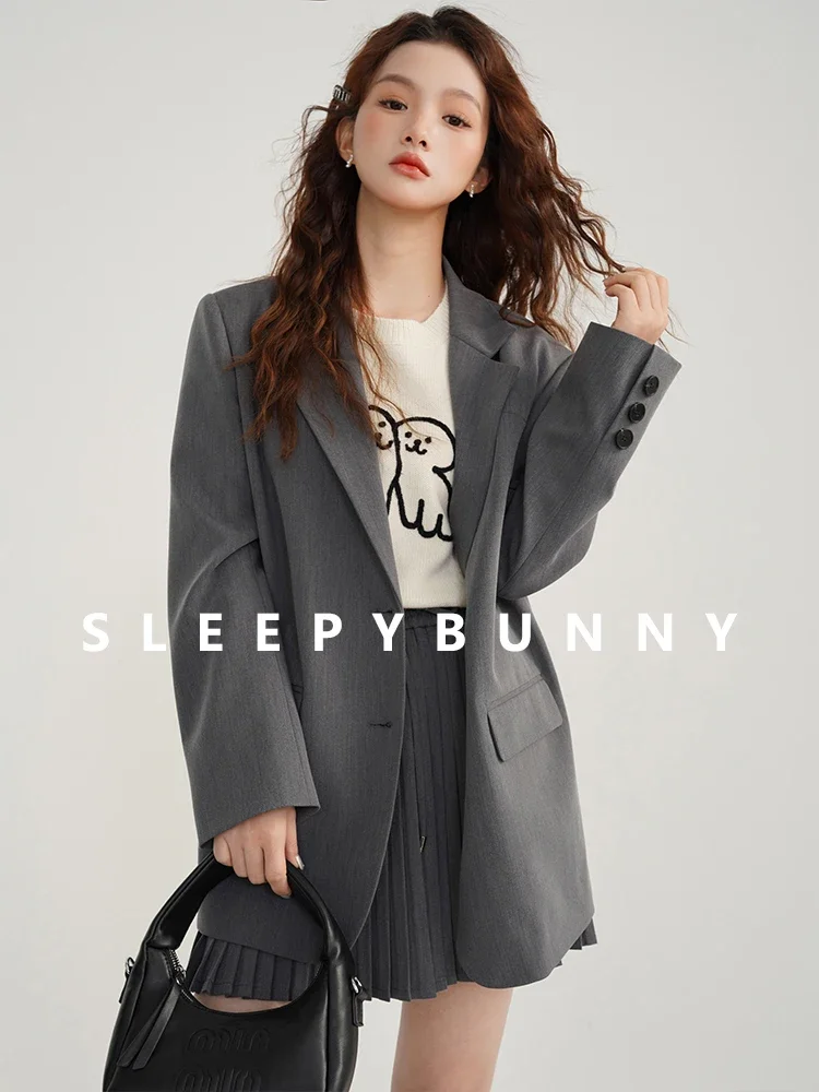 

Spring Autumn Women Gray Blazer and Pleated Skirt Set Loose Fit Shoulder-Padded Suit Elegant Casual Outfit for Petite Frames