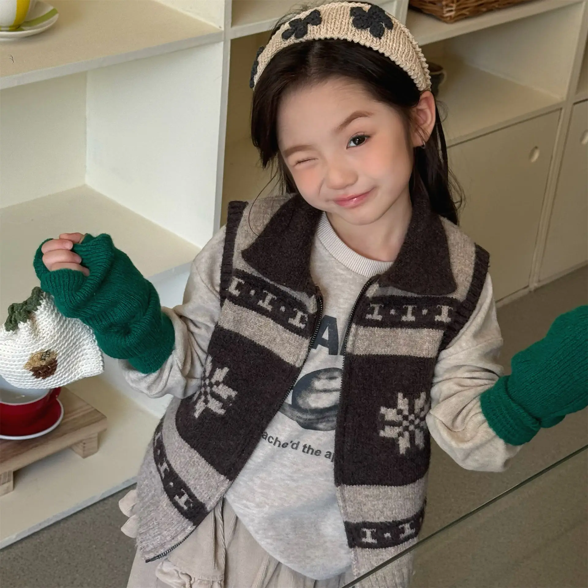 

2025 Autumn New Children Sleeveless Knitted Vest Boys Lapel Sweater Coat Kids Girls Vest Cardigan Baby Casual Zipper Jacket