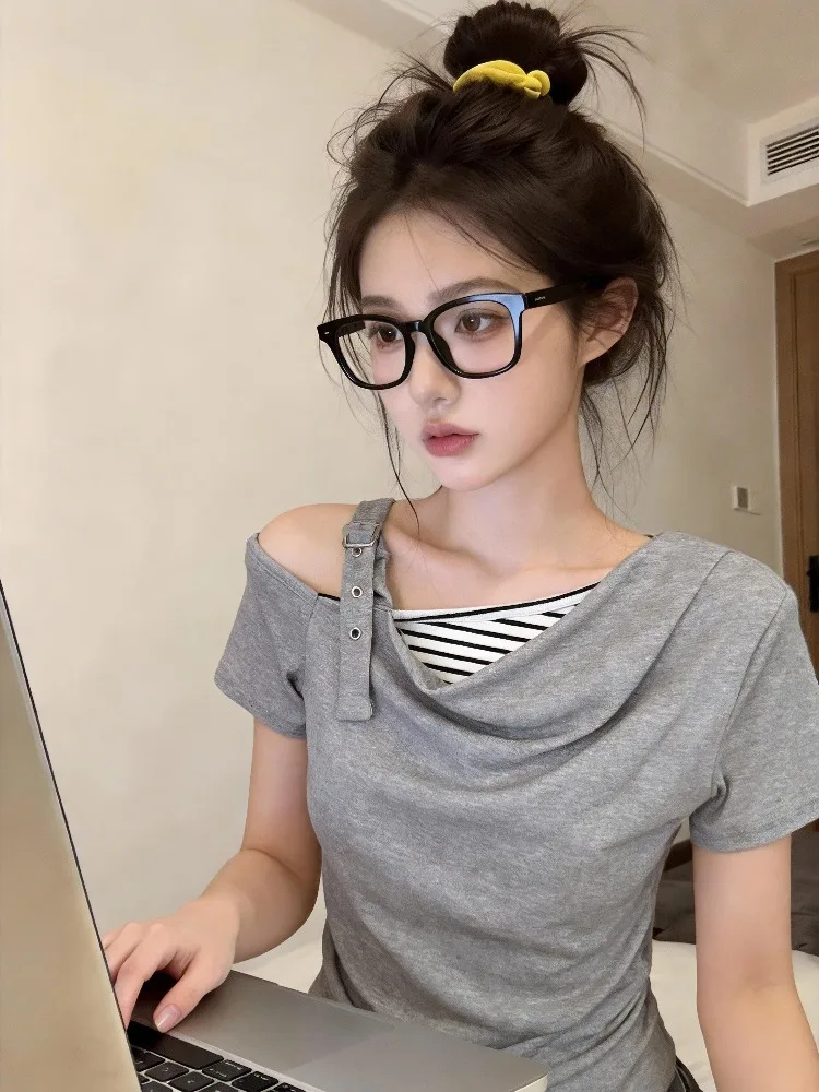 

Summer Unique Design Striped Splice Short Sleeve T-Shirt Women's Design Shoulder Exposure Beautiful Fake Two-Piece Top