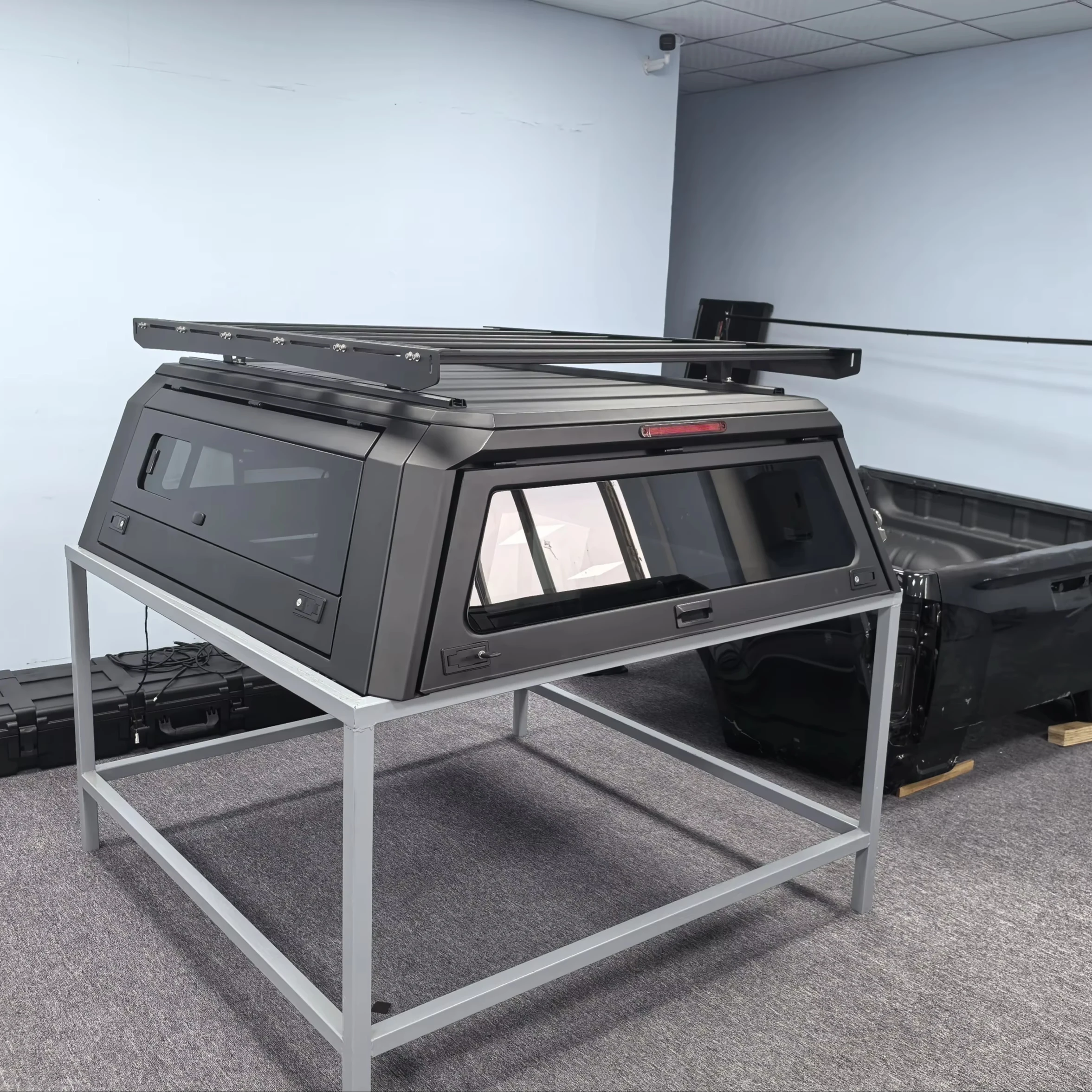 

Custom 4x4 Pickup Aluminum Alloy Retractable Folding Electric Off-road Tonneau Cover Hard Canopy Camper Cover for F150