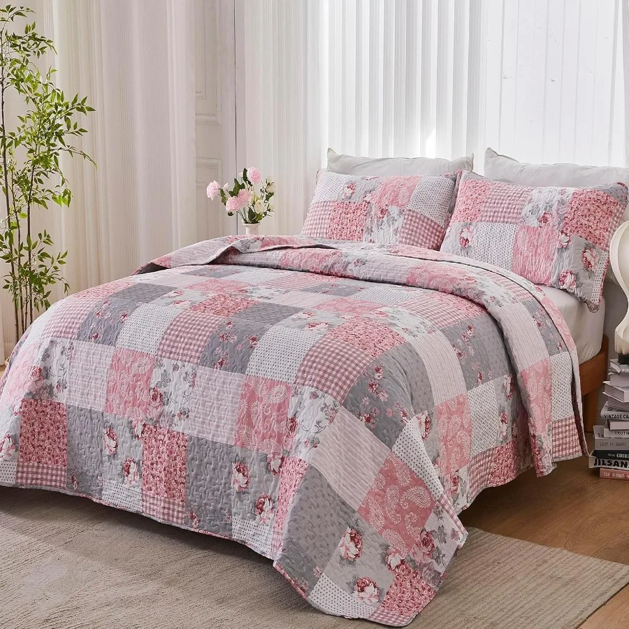 

Pink Full Queen Size Quilt Set with Floral Plaid Patchwork Design in Grey Grid Pattern for Modern Bedroom Decor Soft Comfortabl
