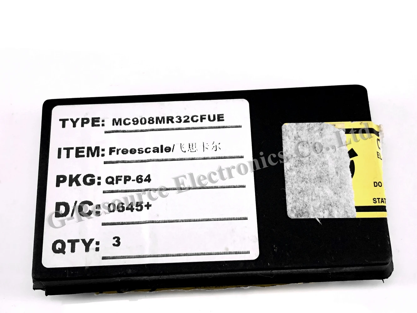 (1 pcs) MC908MR32CFUE QFP-64 MC908MR32 - 8-Bit Microcontroller 32KB Flash 8MHz 4.5V-5.5V