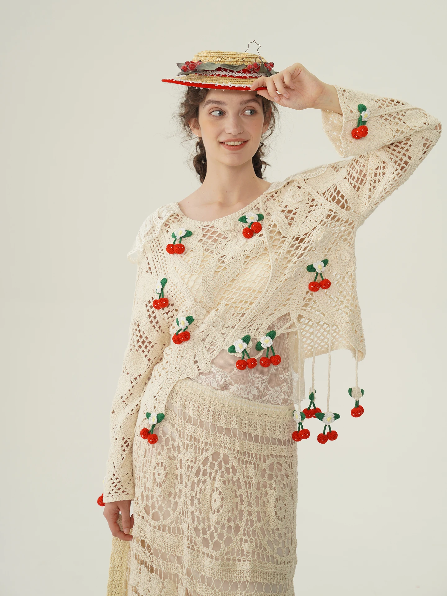 

Крючок ручной работы с цветочным вырезом и красными фруктами с кисточками Fem Sle Антивозрастной топ из хлопка Повседневный длинный све круглый Ne o...