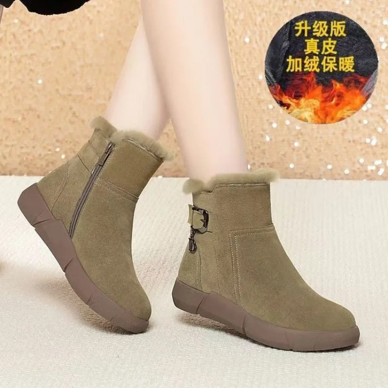 

Snow boots for women in winter 2025,new style with plush and thick short boots, anti slip cotton shoes, thick soled cotton boots