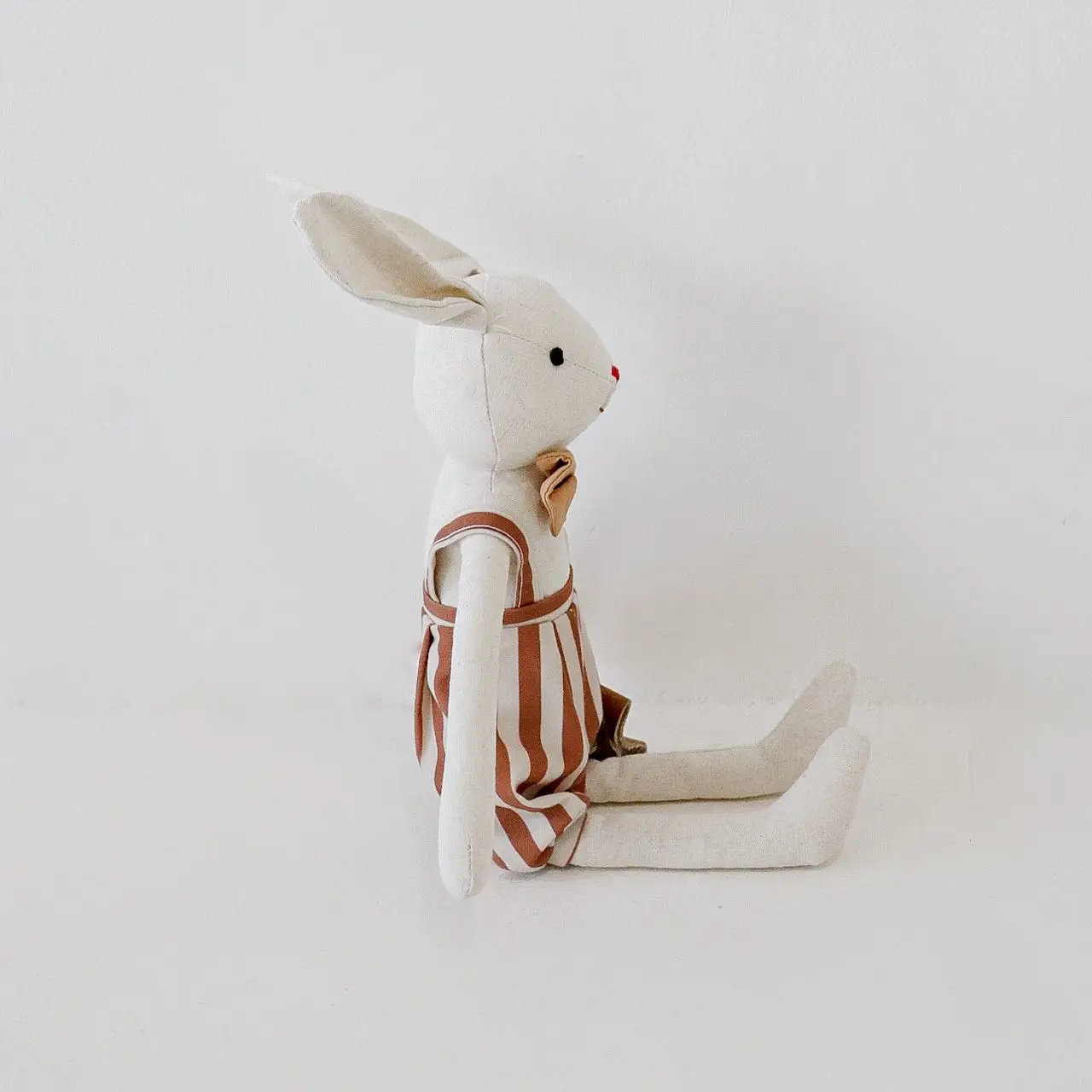 Nieuwe schattige draagriem kleine konijnenpop, comfortabele katoen- en hennepstof, comfortabele pop, konijnenjaar verjaardagscadeau