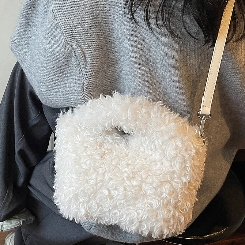 Borse a tracolla semplici in tinta unita Borsa a tracolla singola in lana d'agnello elegante femminile Borsa versatile autunnale e invernale per le donne