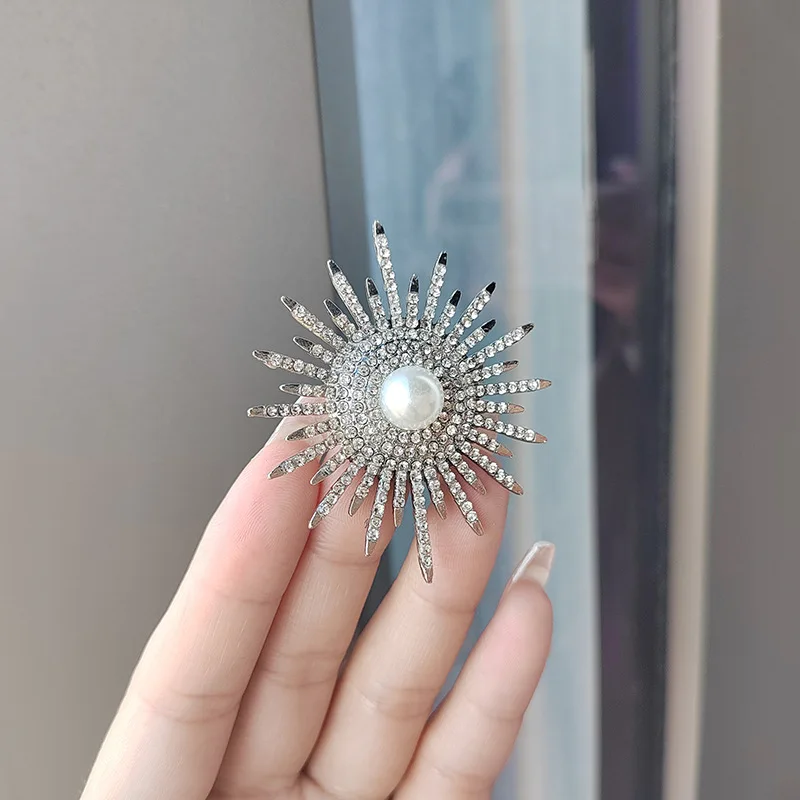 Sparking Sunflower Pearl Brooches Female Full Rhinestone Brooch Suit Sweater Luxury Clothing Lapel Pin Accessories Jewelry Gifts