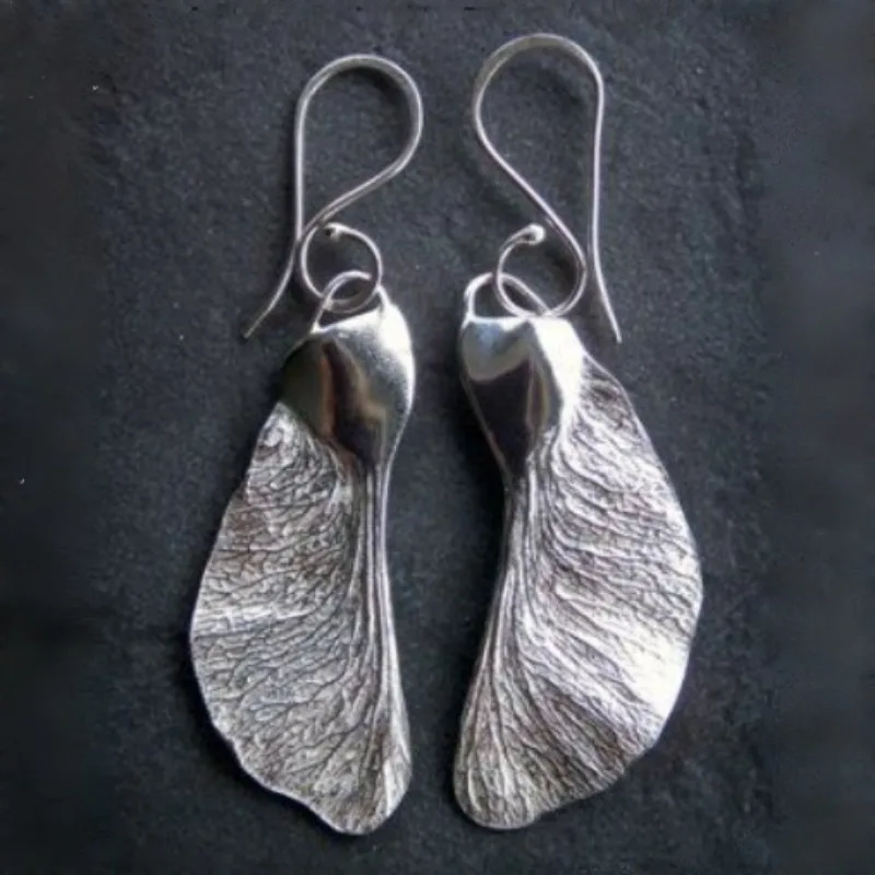 1 Pair of Vintage Hand-carved Pattern Pendant Women's Earrings Silver Color Geometric Daily Wear Party Jewelry Anniversary Gift