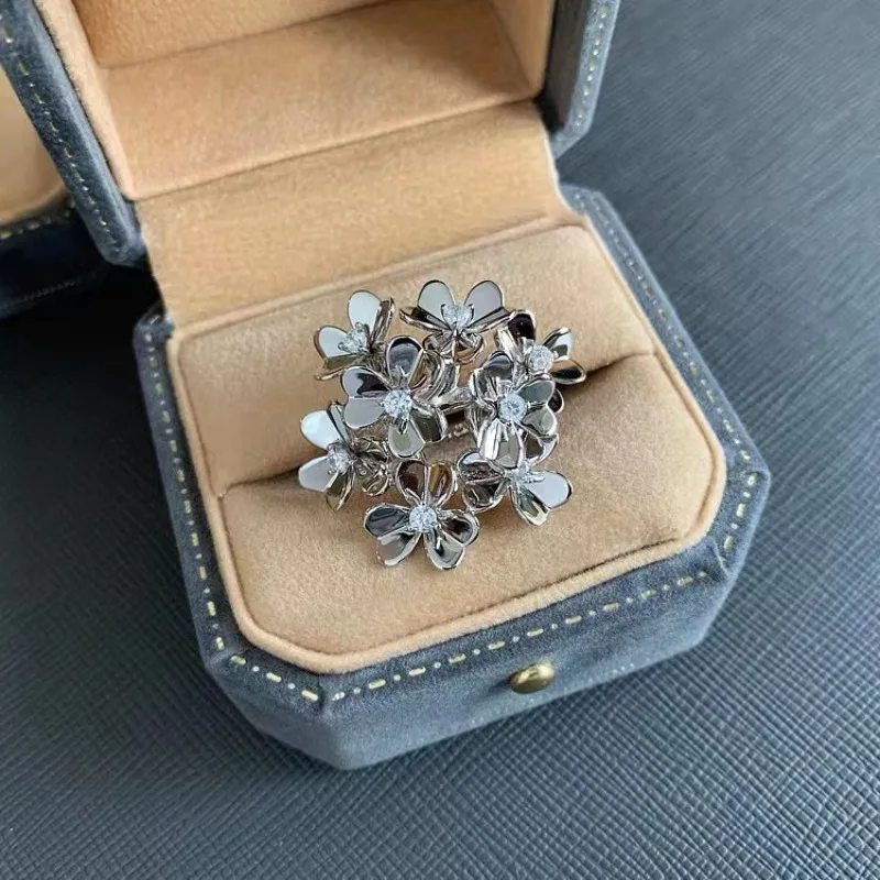 Mode Glanz Diamanten eingelegte Blumen Blütenblatt Ringe für Frauen Licht Luxus Mode Blumenring Paar High-End-Schmuck Geschenk
