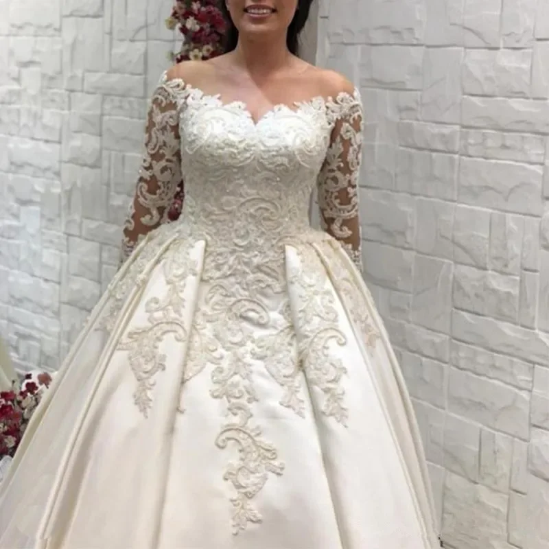 

Customized Beauty Saudi Arabic Lace Appliques Satin Wedding Dresses Vestido Cathedral Train Illusion Long Sleeves Ballgown Brida