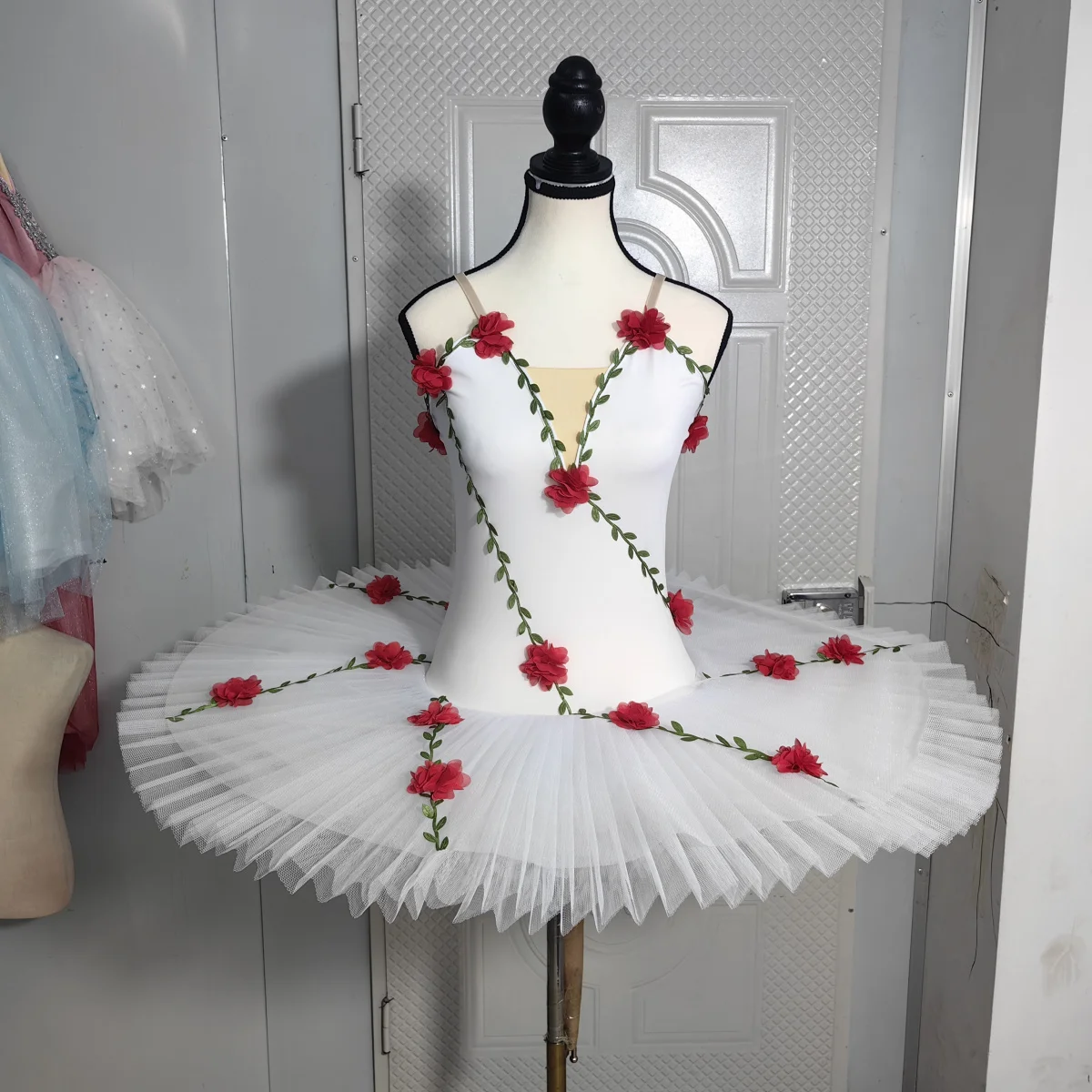 Costumi di gonna tutù di balletto floreale Costumi di performance di cigno bianco Body di costumi di danza per ragazze