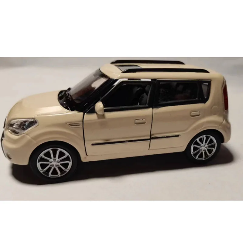 Kia Soul Dodge-modelo de coche de aleación, vehículo de juguete de Metal fundido a presión, Colección Pull Back, alta simulación, regalo para niños, 1/36