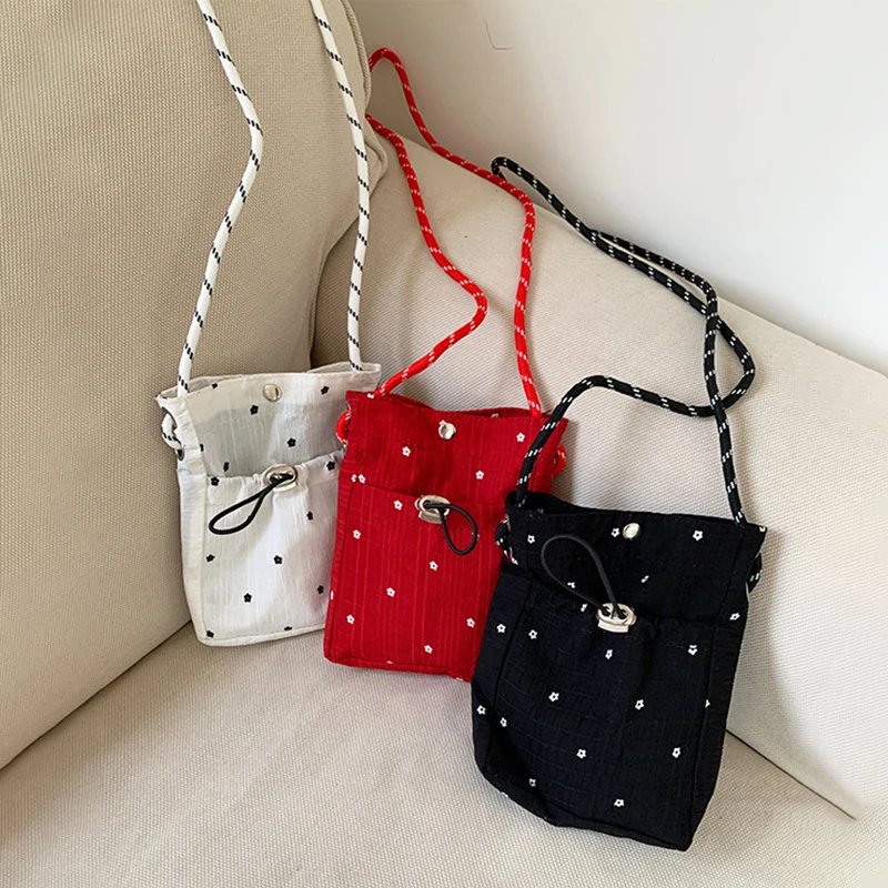

New Lightweight Crossbody Bag 2025 Korean Ins Sle Girls Folded Slant Crossbody Bag Version Versatile Mobile Phone Bag for Women