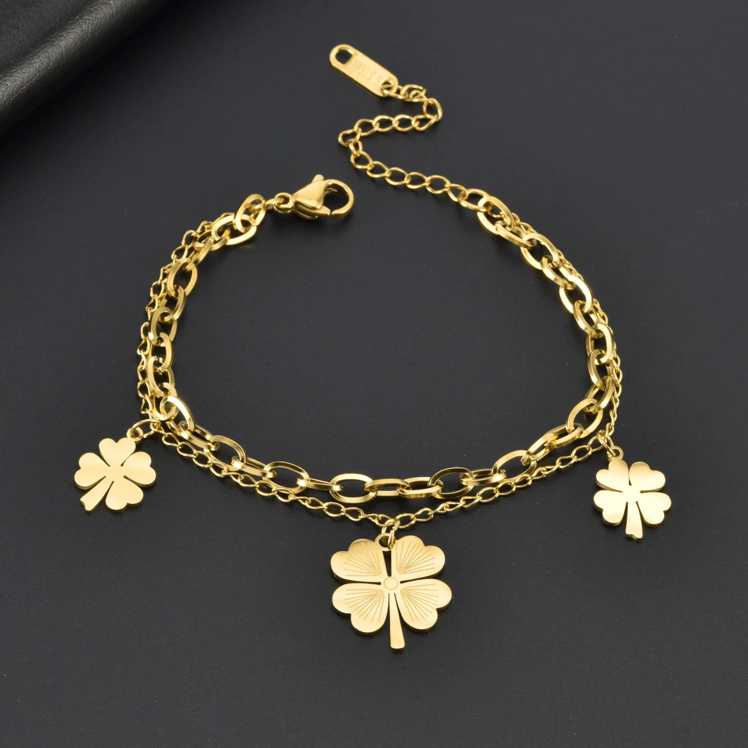 Lucky Clover Titanium Steel Bracelet Charm Chain 18K Gold Plated Waterproof Anti Allergy Jewelry Suitable for Women Girls Gift