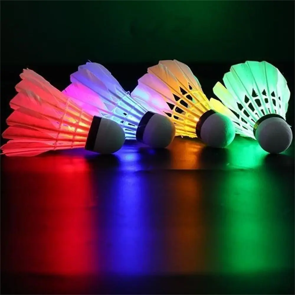 Ciemna noc LED Badminton Luminous Foam Head Lighting Badminton Trwały kolorowy świecący lot Sporty na świeżym powietrzu