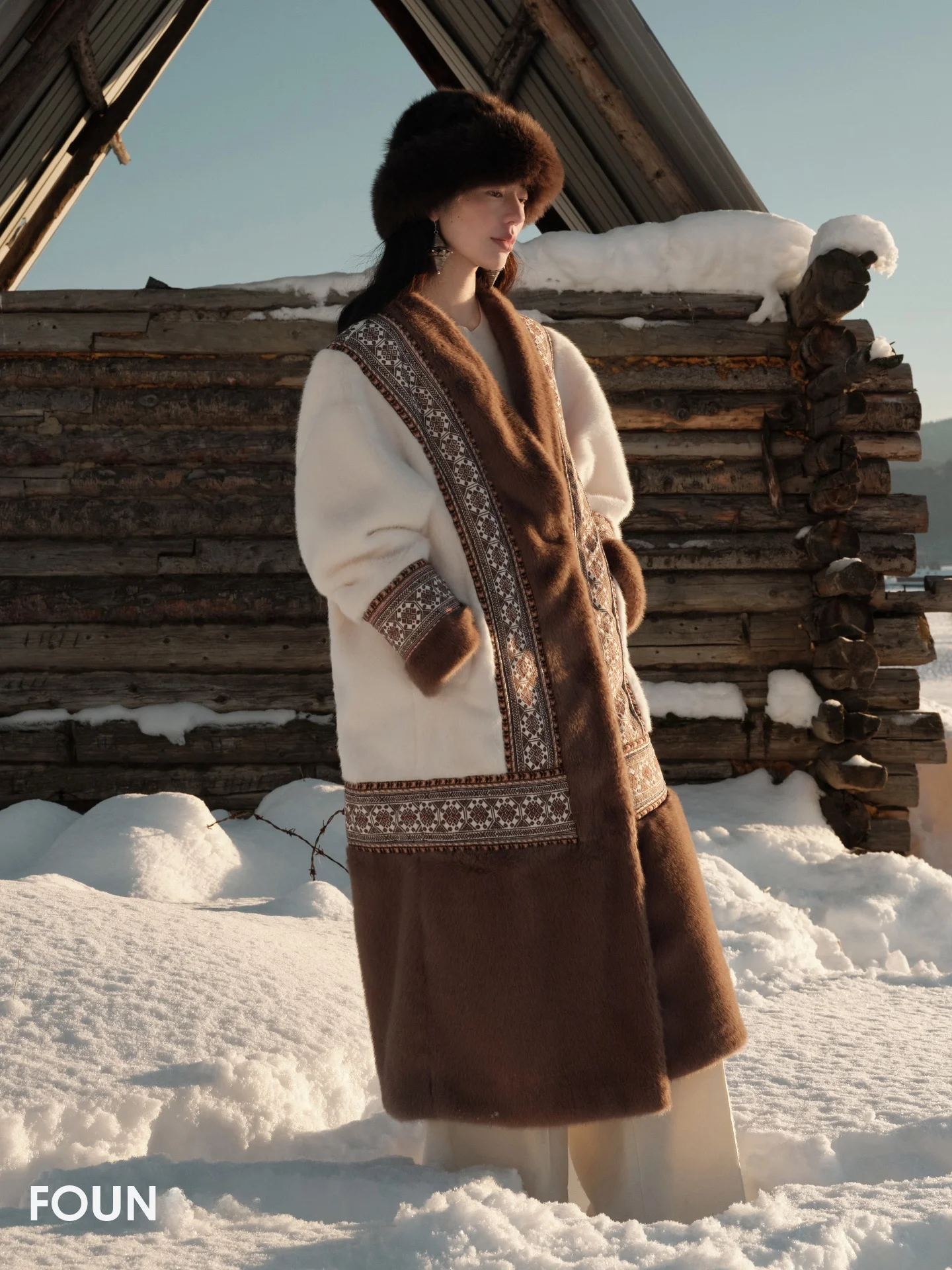 

Изысканное вышитое длинное пальто большого размера из экокожи с мехом, этнический стиль, прямой крой, для повседневной носки, эксклюзивно онлайн