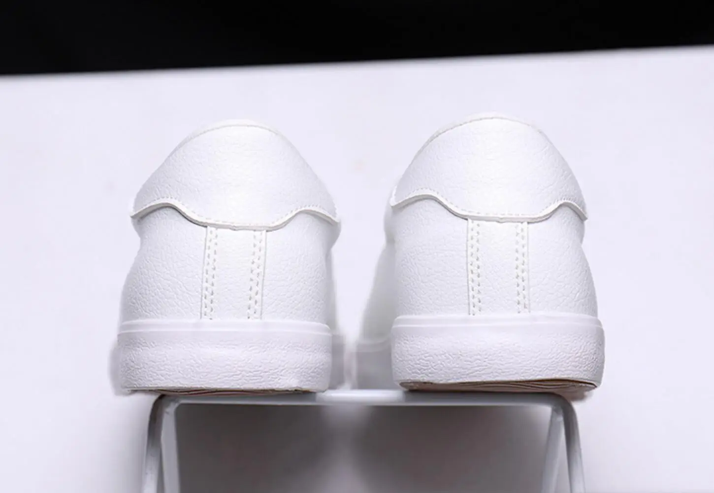 Small white shoes men and women the same style flat shoes young students lovers sports shoes men 2024 summer campus shoes