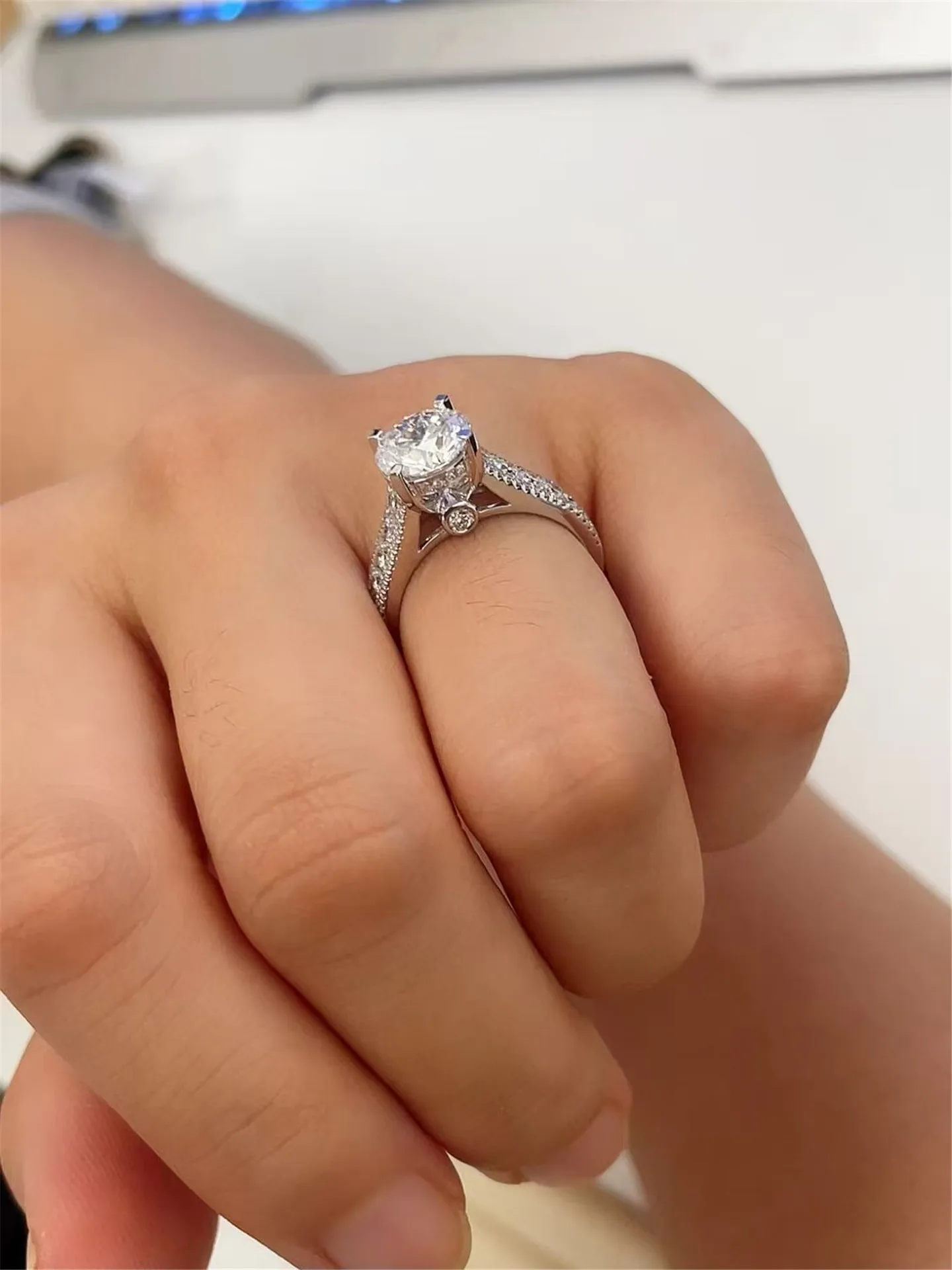 18K Solid Gold, Lab-Grown Diamond, IGI Certified Round 2CT Four-Prong Engagement Ring Custom Jewelry Wholesale