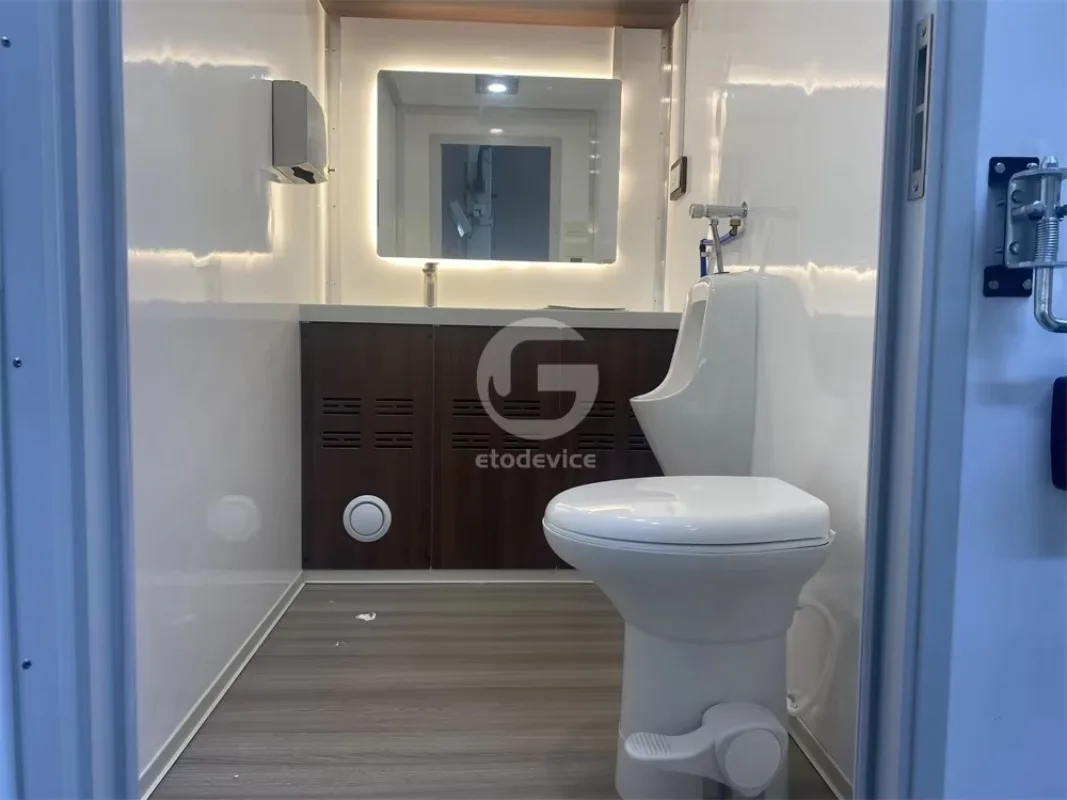 Baño portátil móvil al aire libre del remolque del inodoro del diseño moderno de 19 pies para acampar