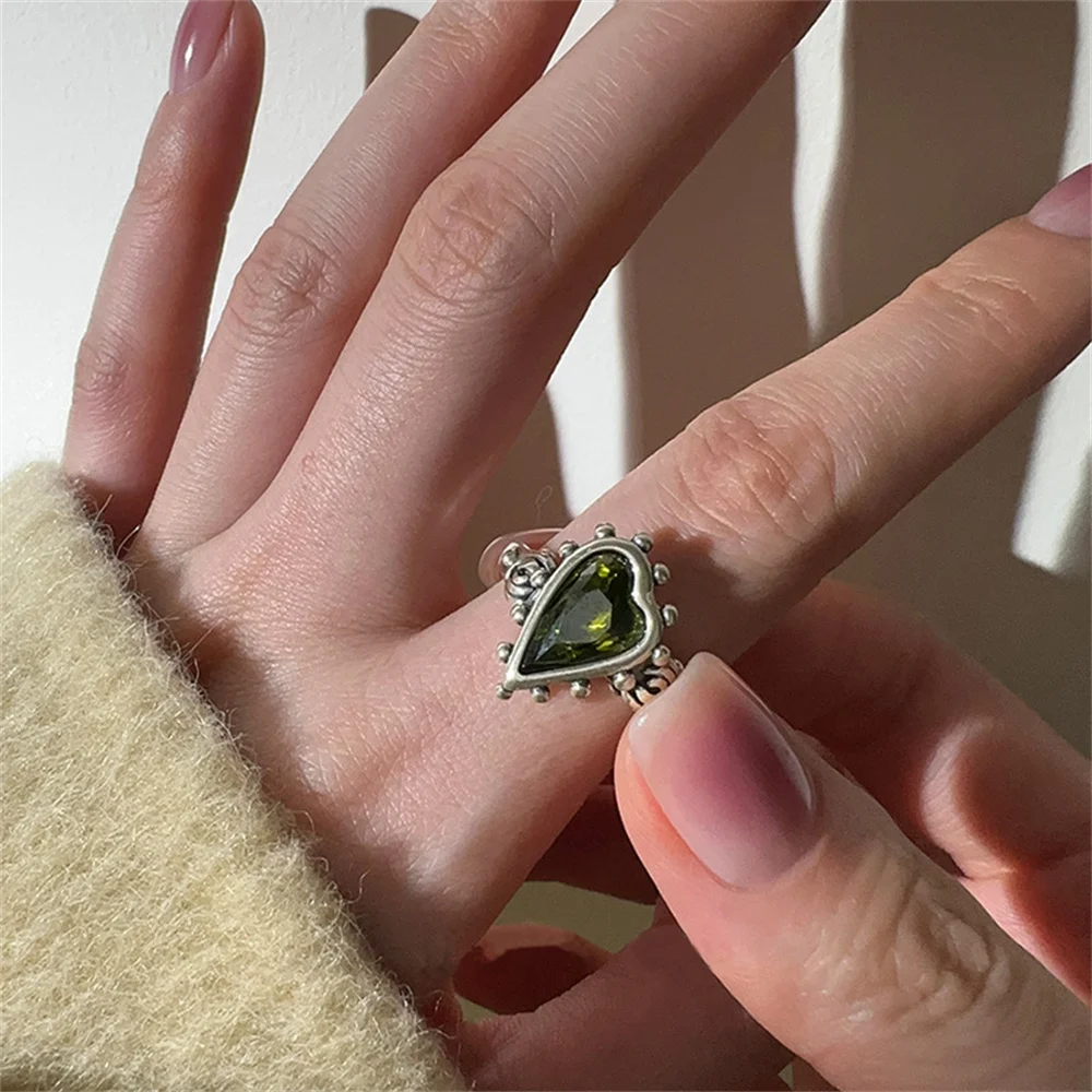 Retro-Herzring im Hofstil mit Zirkonia und Perlenimitat, offener Ring, Nischenmode, Alltagsaccessoires, Schmuck, Geschenke – Detail 3