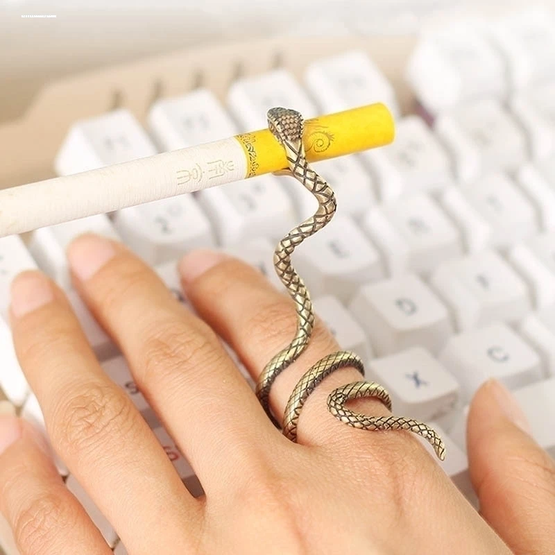 

Metal Ring Cigarette Holder Skull Hand Ring ing Trendy Accory Dominant Sle Alloy Material Fre out New Faion Jewelry