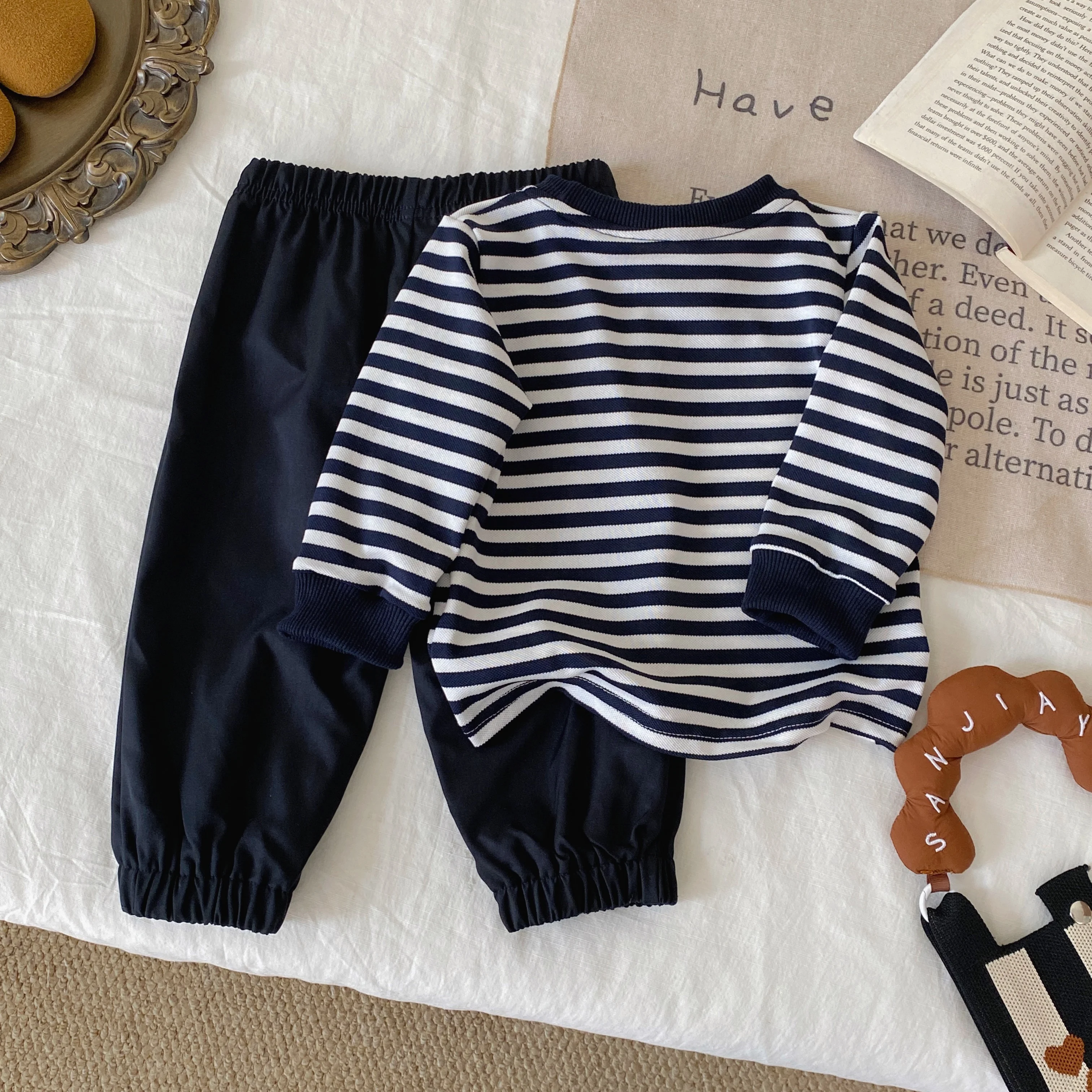 

Spring Boy Korean Striped Long Sleeve Top Casual Trousers 2-Piece Set, Boys' Fashion Comfortable Casual 2-Piece Set, Suitable fo