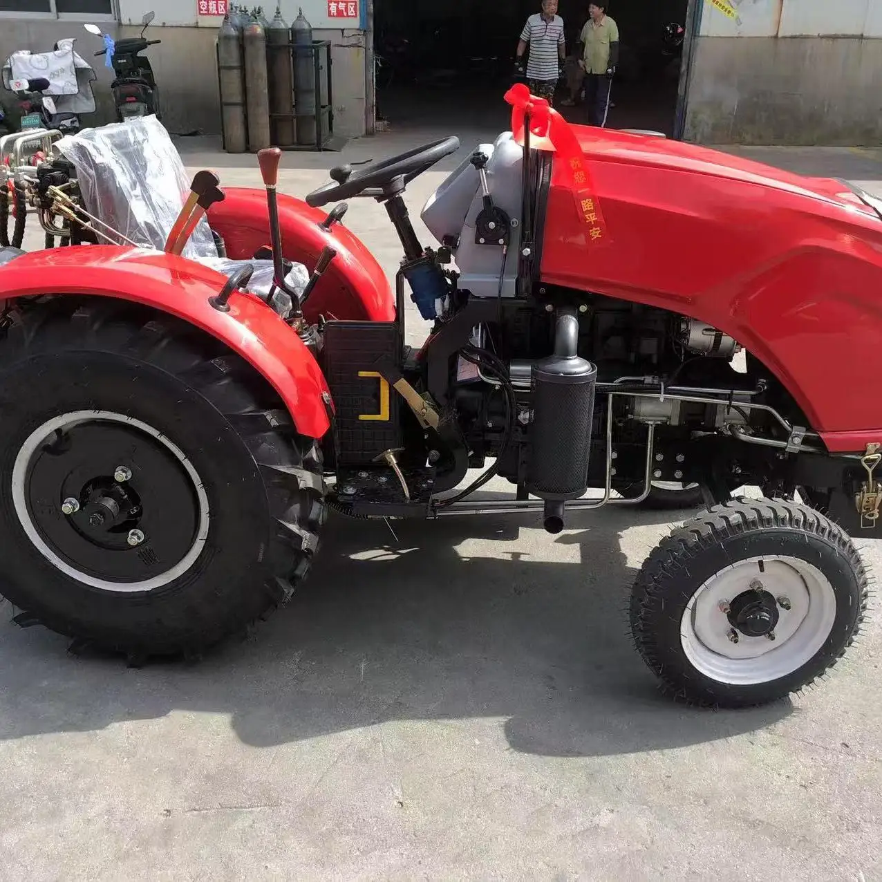Narrow Body Mini 4WD Greenhouse Tractor Diesel Compact Orchard Vineyard Tractor Small Agricultural Farm Tractor For Greenhouse