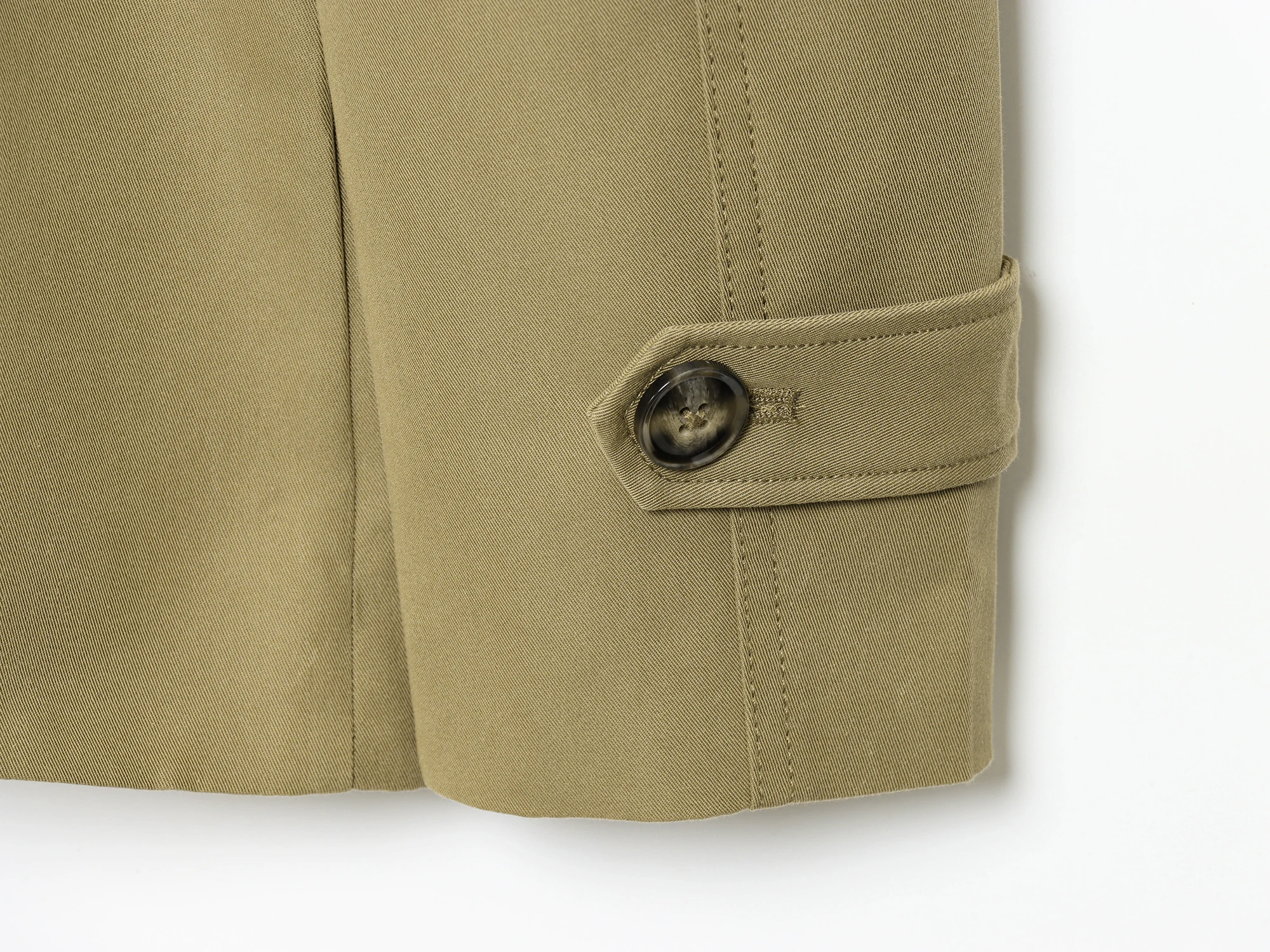 Neue Herbst-Damenbekleidung 2025, im europäischen und amerikanischen Stil, taillierte, modische, mit Riemen verzierte Taschenjacke