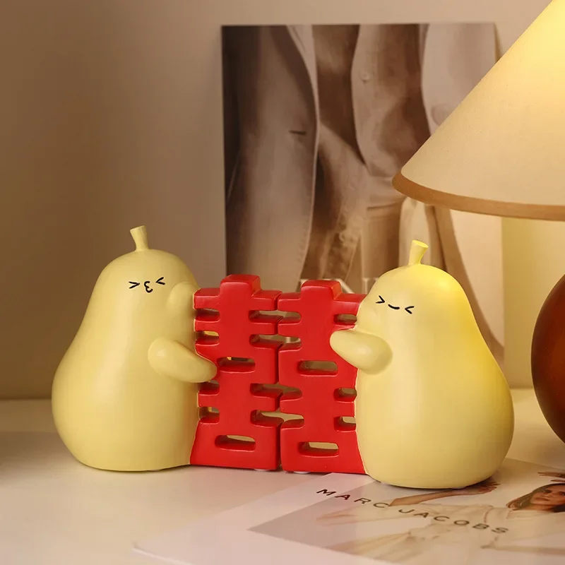 

Happy Word, Cute Hug, Pear Ornaments, Home Decorations, Living Room Desktop, Newlywed Wedding Gifts for Boys and Girls