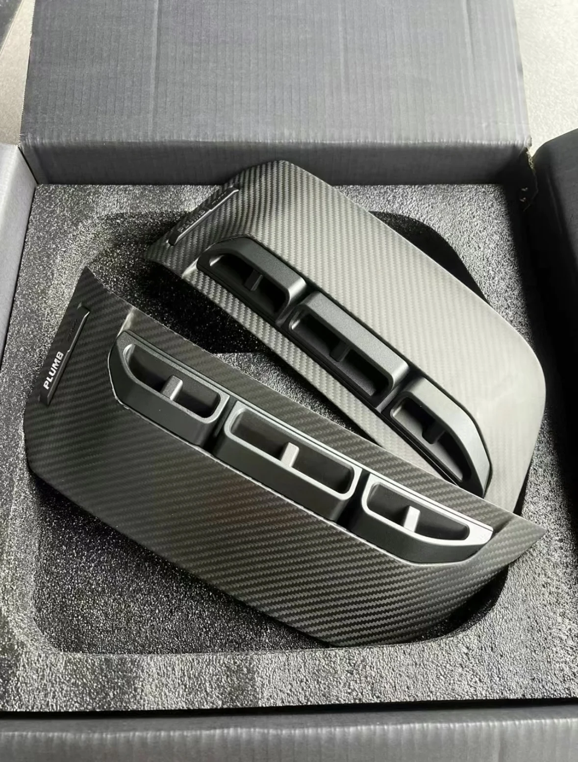 Plumb Carbon Fiber Look Side Body Intake Grille Fender Air Vent Decoration Cover Trim For Land Rover Defender 2020-2025 L663 - Image 3
