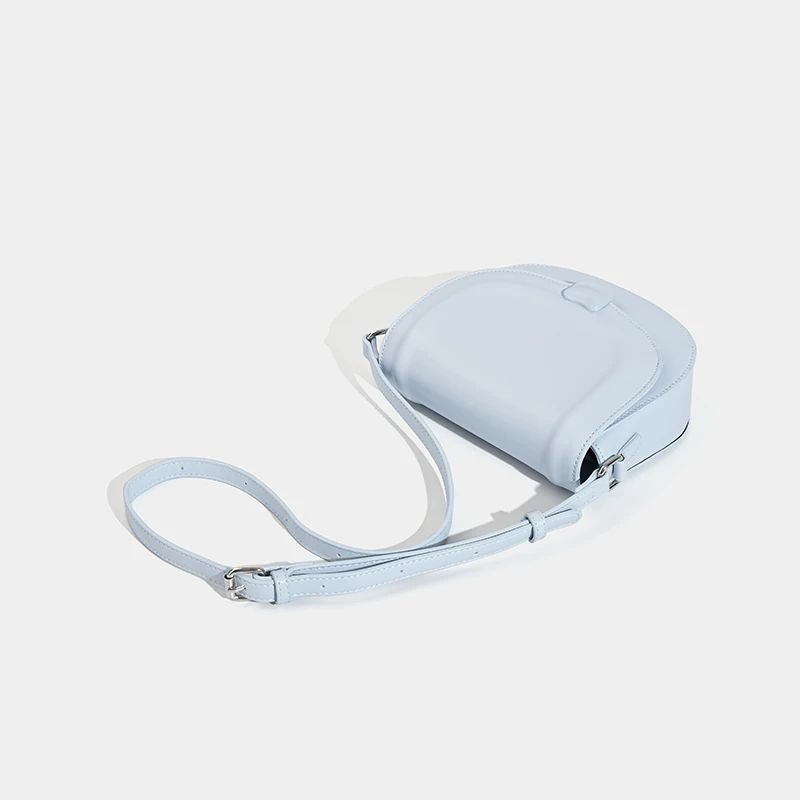 حقائب سرج للنساء حقائب يد وحقائب يد بتصميم فاخر لعام 2025 جديدة في جلد البولي يوريثاليت ديكور بسيط للتنقل عبر الكتف شحن مجاني سريع الوصول