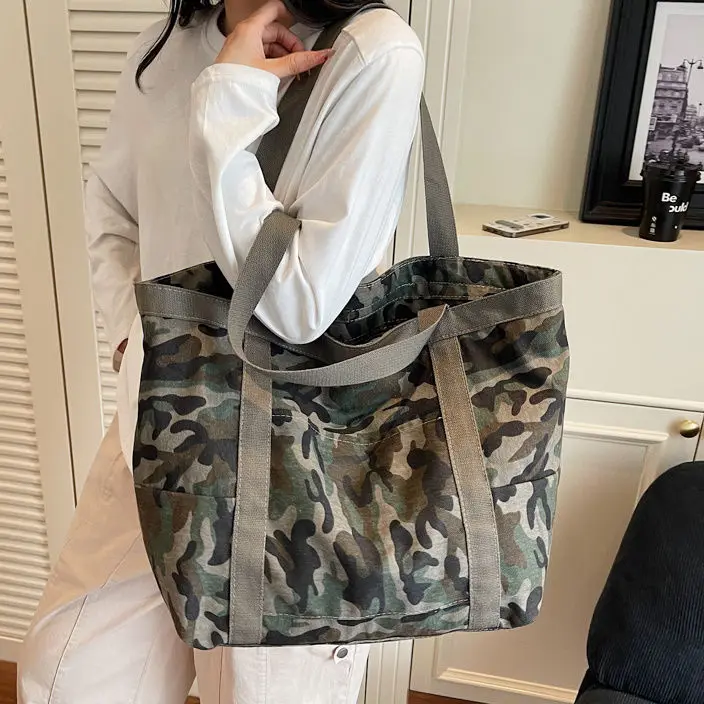 

Ретро армейская зеленая камуфляжная большая сумка женская с леопардовым принтом большая вместительная холщовая сумка женская простая пригородная сумка через плечо 2025