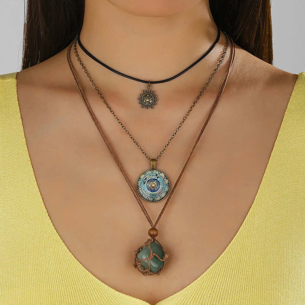 Niche Vintage Design Sense Green Crystal Necklace Natural Turquoise Pendant Necklace Female for Friends Jewelry Accessories Gift