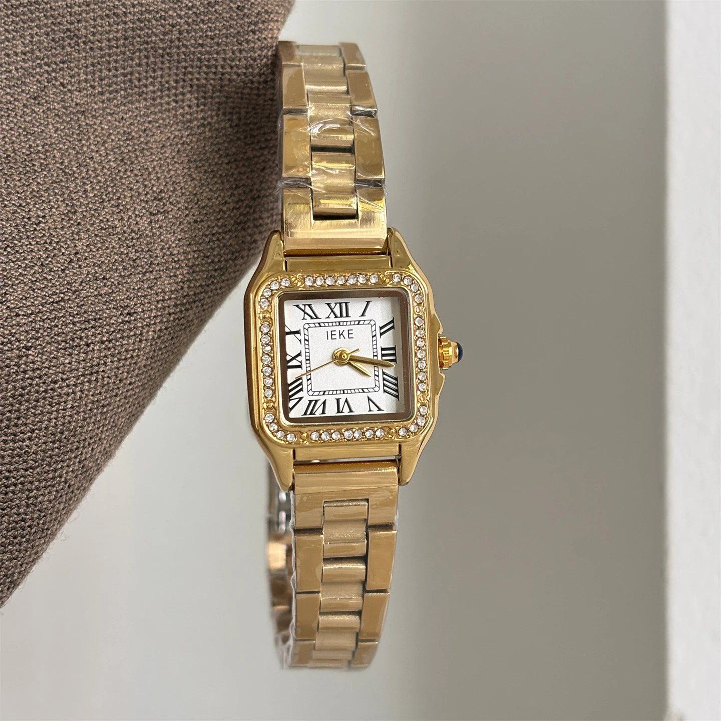 

Vintage gold luxury small square watch femininity trend Roman exquisite small four-sided diamond women's watch