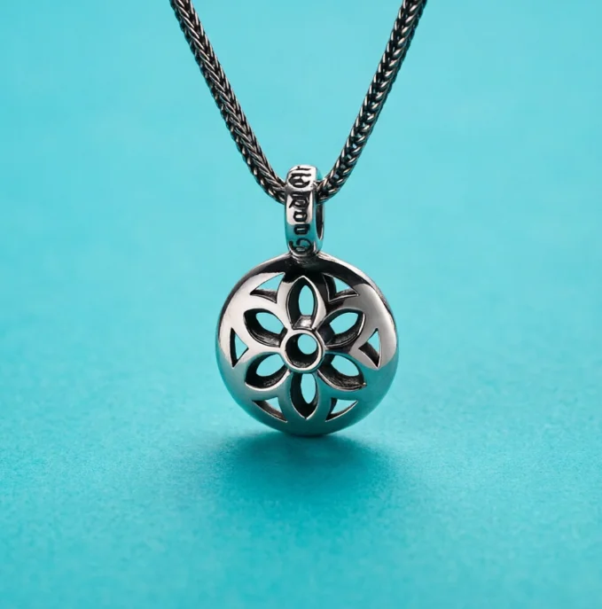 

S925 pure silver necklace trendy retro Thai silver beautiful round pendant hollowed out pendant for men and women